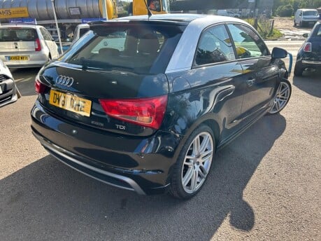 Audi A1 TDI S LINE 5