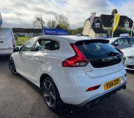 Volvo V40 D2 R-DESIGN 6