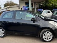 Toyota Yaris TR VVTI 9