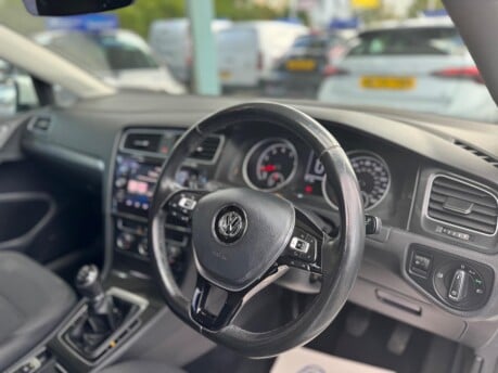 Volkswagen Golf SE TSI BLUEMOTION TECHNOLOGY 31