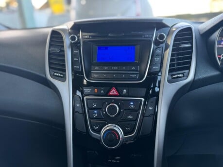 Hyundai i30 CRDI SE BLUE DRIVE 27