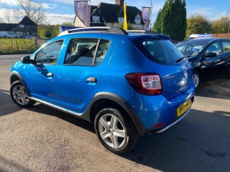 Dacia Sandero Stepway LAUREATE TCE 7