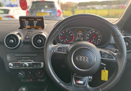 Audi A1 SPORTBACK TFSI S LINE 26