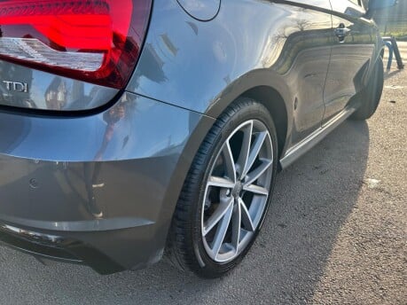 Audi A1 TDI BLACK EDITION NAV 15