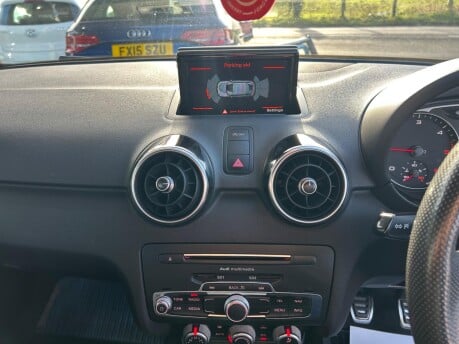 Audi A1 TDI BLACK EDITION NAV 17