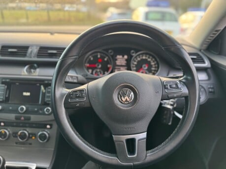 Volkswagen Passat HIGHLINE TDI BLUEMOTION TECHNOLOGY 9