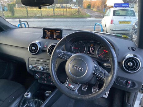 Audi A1 TDI S LINE 12