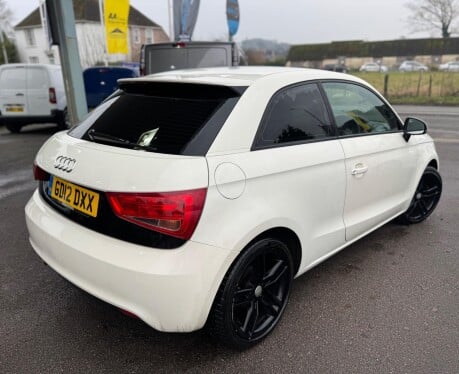 Audi A1 TDI SPORT 4