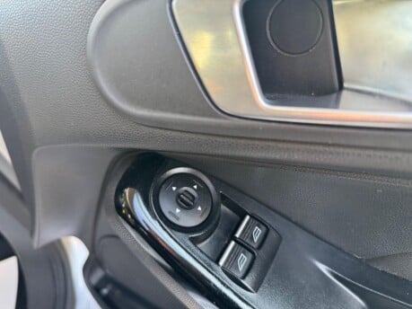 Ford Fiesta ZETEC 19