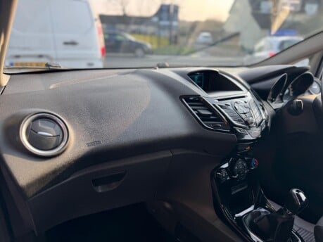 Ford Fiesta ZETEC 33