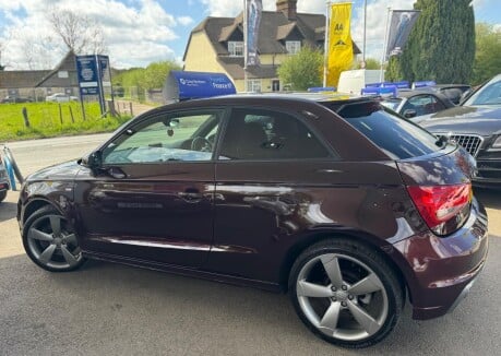 Audi A1 TDI BLACK EDITION 4
