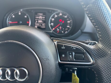 Audi A1 TDI BLACK EDITION 22