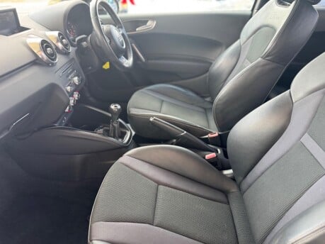 Audi A1 TDI BLACK EDITION 33