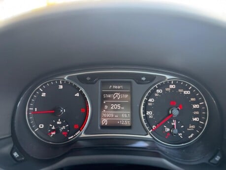 Audi A1 TDI BLACK EDITION 20