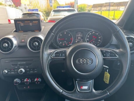 Audi A1 TDI BLACK EDITION 23