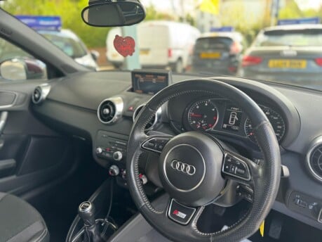 Audi A1 TDI BLACK EDITION 29