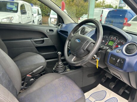 Ford Fiesta STYLE 16V 14