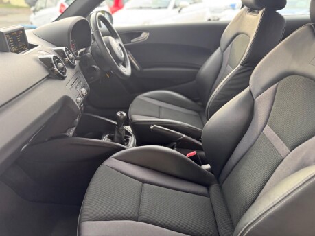 Audi A1 TDI S LINE 33