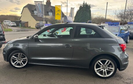 Audi A1 TDI S LINE 4