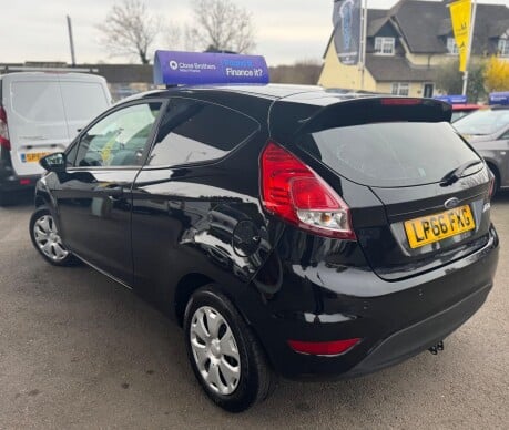 Ford Fiesta BASE TDCI 5