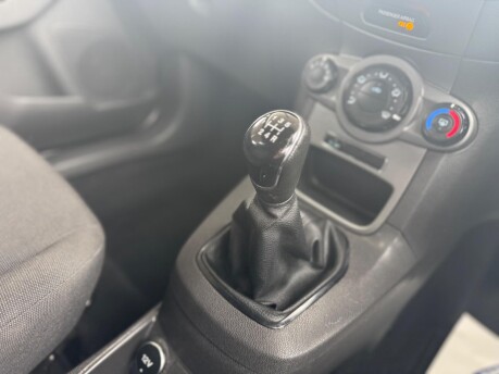 Ford Fiesta BASE TDCI 25