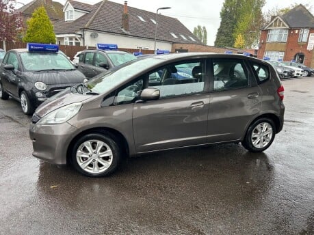 Honda Jazz I-VTEC ES 2