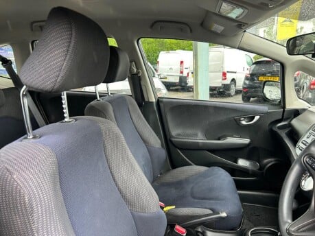 Honda Jazz I-VTEC ES 13