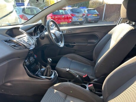 Ford Fiesta ZETEC 33