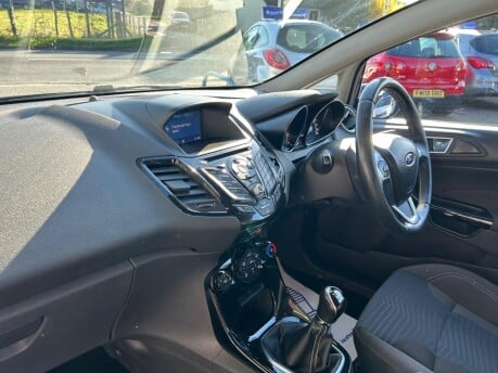 Ford Fiesta ZETEC 34