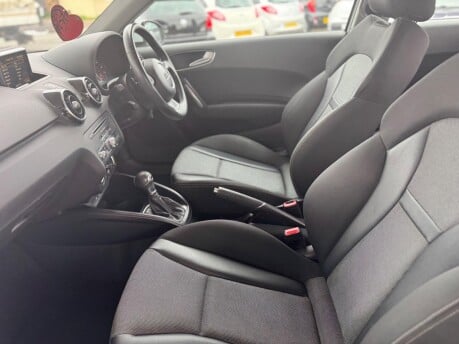 Audi A1 TFSI SPORT 33