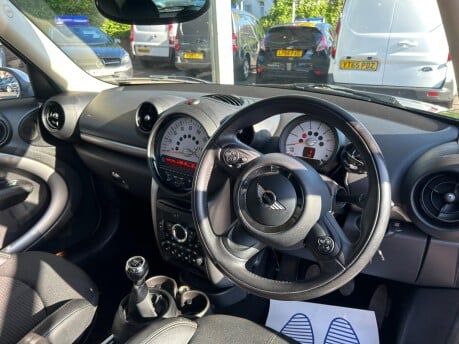 Mini Countryman COOPER D 17