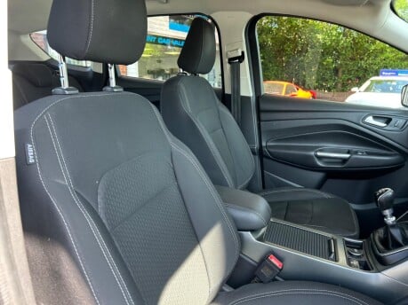 Ford Kuga ZETEC TDCI 18