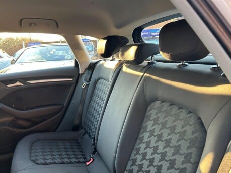 Audi A3 TDI SE TECHNIK 32
