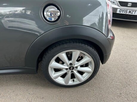 Mini Hatch COOPER SD 17
