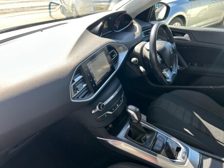 Peugeot 308 BLUE HDI S/S SW ALLURE 37