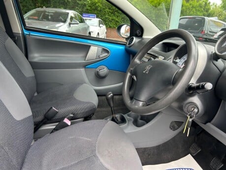Peugeot 107 URBAN 17