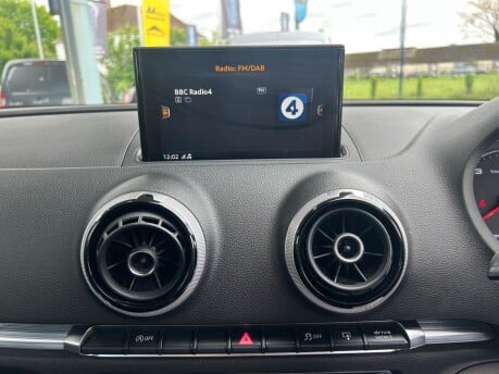 Audi A3 TDI SPORT 25