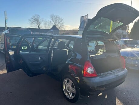 Renault Clio DYNAMIQUE 16V 23