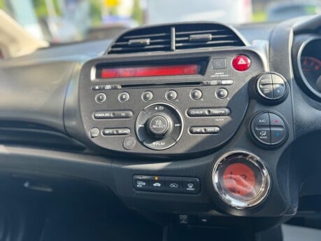 Honda Jazz I-VTEC ES 24