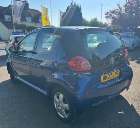 Toyota Aygo BLUE VVT-I 2