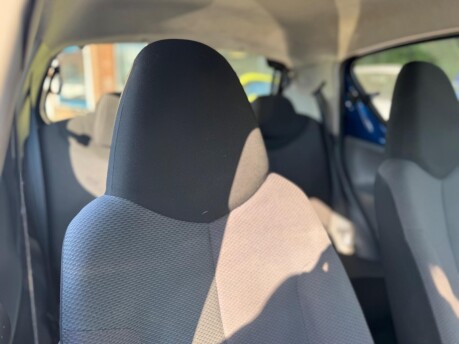 Toyota Aygo BLUE VVT-I 7