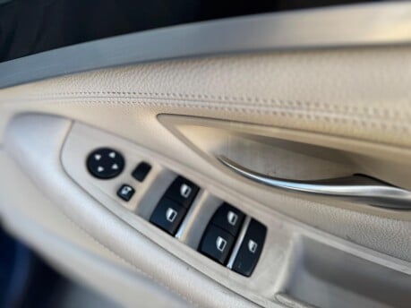 BMW 5 Series 530D SE TOURING 18