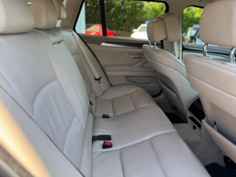 BMW 5 Series 530D SE TOURING 29
