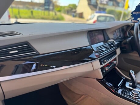 BMW 5 Series 530D SE TOURING 33