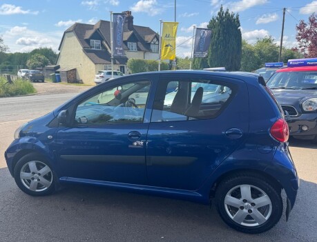 Toyota Aygo BLUE VVT-I 4