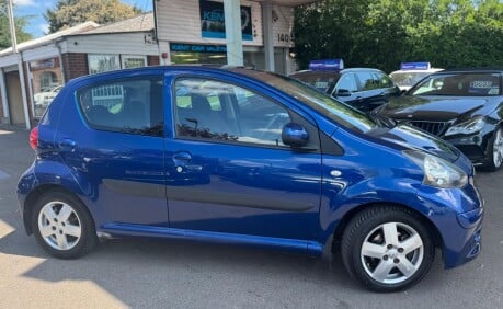 Toyota Aygo BLUE VVT-I 8