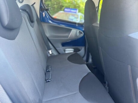 Toyota Aygo BLUE VVT-I 19