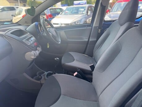 Toyota Aygo BLUE VVT-I 23