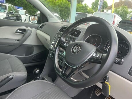 Volkswagen Polo SE DESIGN 17