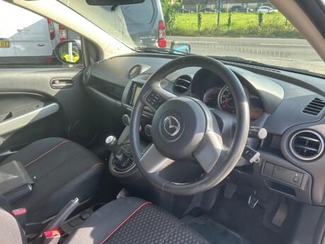 Mazda 2 VENTURE EDITION 9